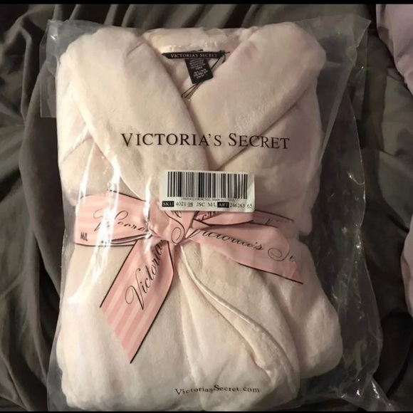 Victoria’s Secret The Cozy Robe Size M/L. New in Bag. - Picture 4 of 5